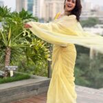 Amruta Khanvilkar Instagram - #happydhanetras धनत्रयोदशीच्या शुभेच्छा Wearing my own saree from @myntra Blouse by @suta_bombay Jewelery by @sorayaajewels_ #amrutakhanvilkar