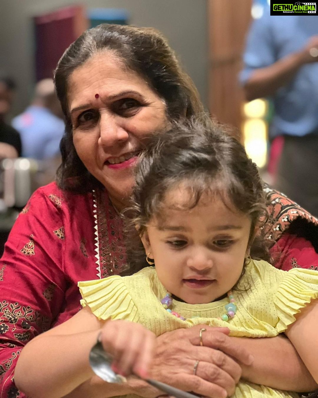 Amruta Khanvilkar Instagram - #happybdayourprincess #nurvi you are such a special girl mau loves you to infinity n beyond …. To have a daughter like you has truly completed our lives #nuvachi we will always love you and protect you @aditik26 @deebakshi @ajit.khanvilkar