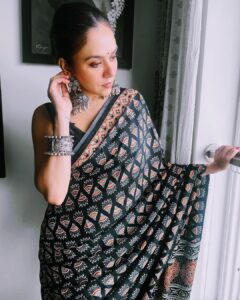 Amruta Khanvilkar Instagram - Made of beauty and grace the #nineyards by @pratha_sarees 
@kankshinistudio 

#amrutakhanvilkar