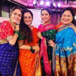 Amruta Khanvilkar Instagram - आज बाप्पाचं दर्शन माननीय मुख्यमंत्री श्री एकनाथजी शिंदे ह्यांच्या वर्षा बंगल्यावर झालं ... अतिशय आपुलकीने ते आणि त्यांचे कुटुंबीय सगळ्यांना भेटत होते ... इतका मान दिल्या बद्दल मनापासून धन्यवाद साहेब अनेक मैत्रिणी भेटल्या मस्त वाटलं बाप्पा आपल्याला सोडून जाणार…🥺🥺🥺 पुढच्या वर्षी पुन्हा भेटण्या साठी गणपती बाप्पा मोरया @cmomaharashtra_ @mieknathshinde @drshrikantshinde @sukanyamoneofficial @spruhavarad @shreyabugde #amrutakhanvilkar