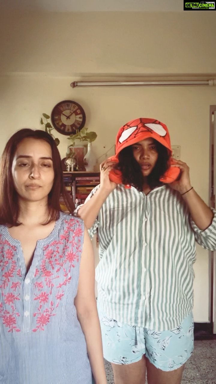 Amrutha Srinivasan Instagram - Another day of us not doing work at @feelfreetobefunny 🚫😂 @shalinivijayakumar_ @amruthasrini