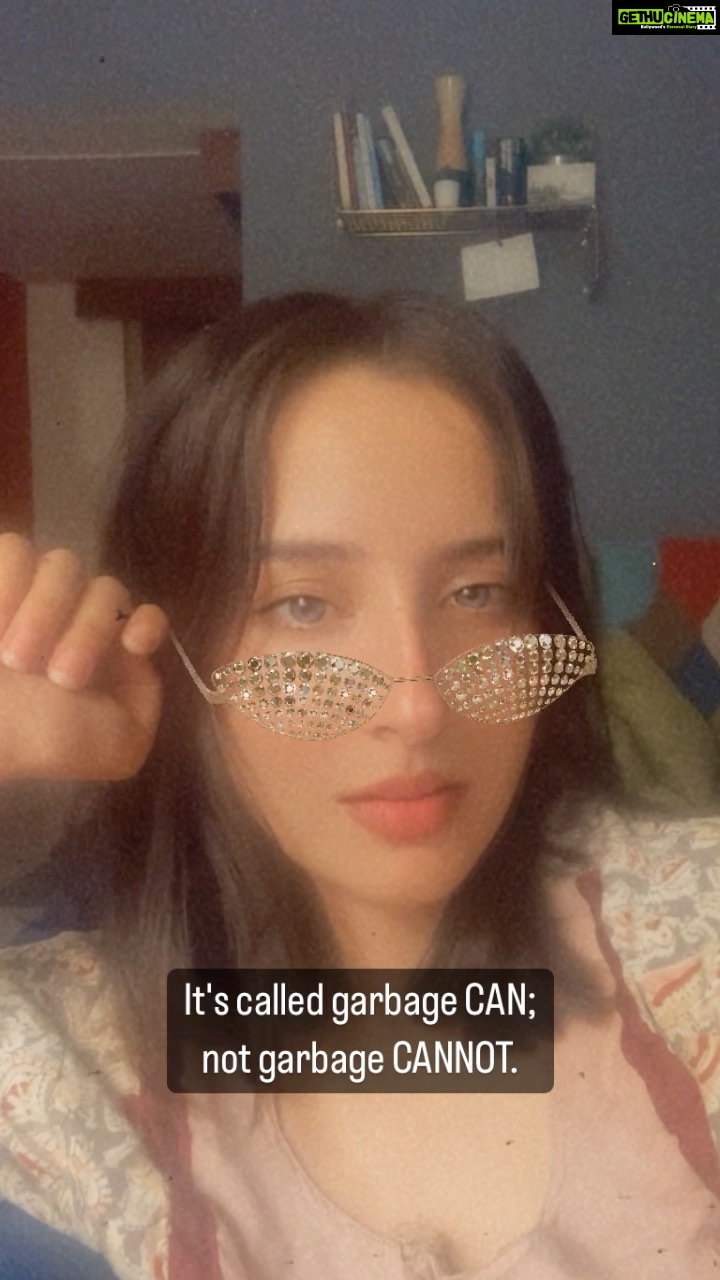 Amrutha Srinivasan Instagram - Me motivating myself (Apparently now with this cute ass filter). My face looks nice and everything but dei where is the texture? Why am I so vazhuchified? 😂 also my lips look HUGE damn. 👄 Anyway. Y'all know how I look. Ok bye.