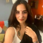 Amrutha Srinivasan Instagram - 🖤🤍