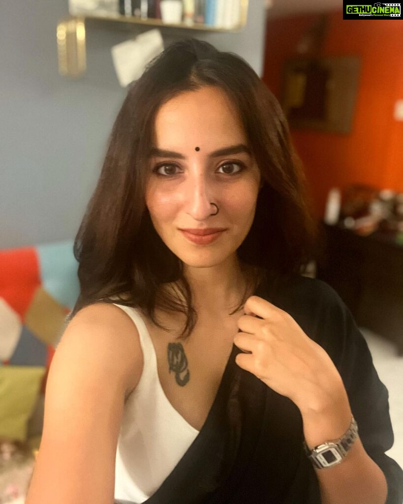 Amrutha Srinivasan Instagram - 🖤🤍