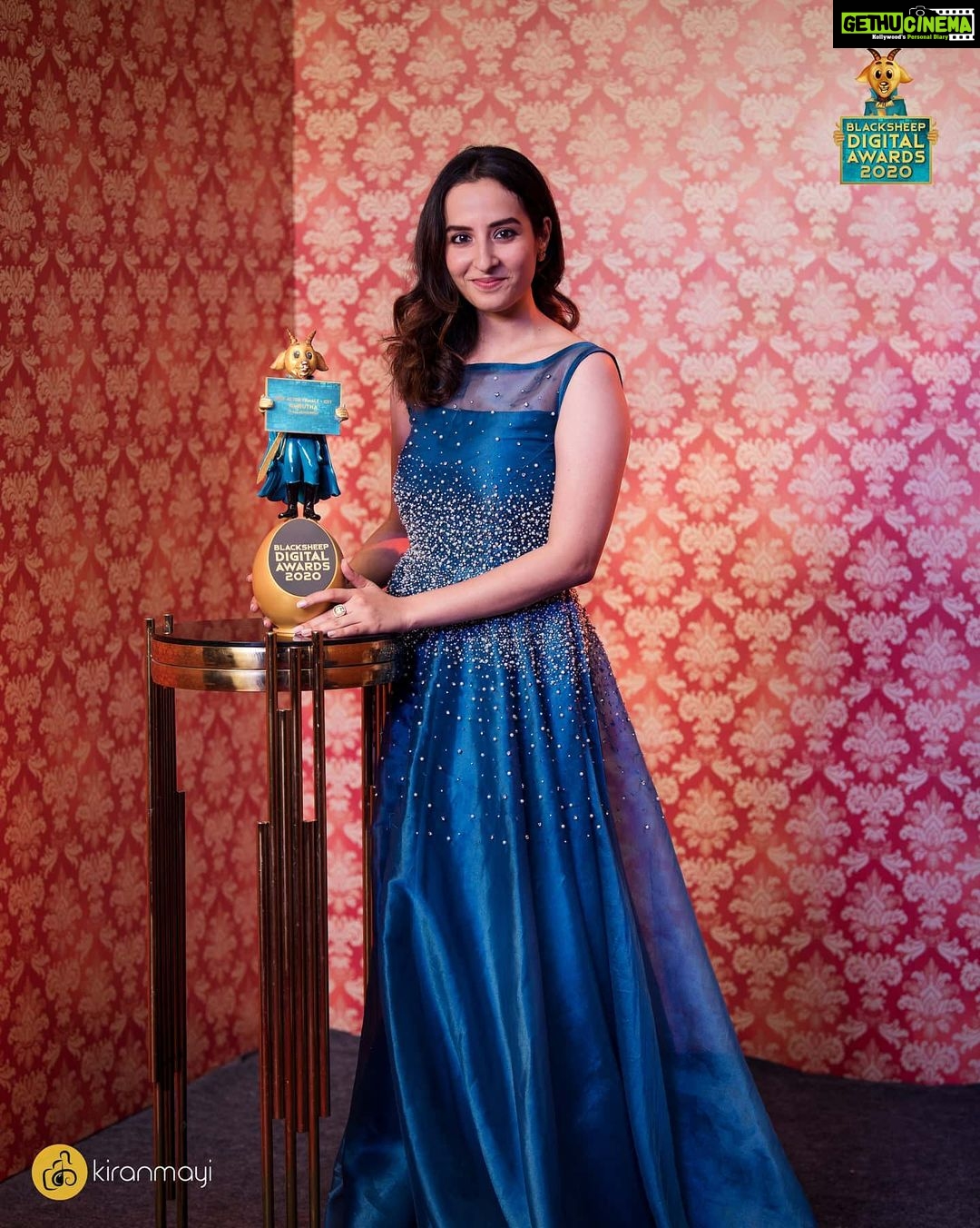 Amrutha Srinivasan Instagram - Been trying to put it in words for the last few days but then again I've found myself to sometimes be inarticulate at the most momentous of occasions. Lol. Okay, here goes. I got a call from @blacksheeptamil , stating that I was nominated for Best Actress across OTT platforms at the #blacksheepdigitalawards2020 , alongside wonderful women and friends Abirami, Keerthi and Swayam. I was so pleasantly surprised and God damn happy that the hard work we all put in as a team for Kallachirippu, was noticed. The event happened on the 2nd of February, 2020. Receiving the award was such an honor. It was part of an evening I'll never forget. The list of people to thank runs a mile long. So I will keep it short. @rohitsiview (who won #bestdirector for Kallachirippu btw), you are why I'm here. So thanks. My main team @thefilmtribe who made #kallachirippu possible. @stonebench_originals who encouraged us to do it. @zee5tamil who reached me to all you people. Thanks to all of you who have been constantly following me and my work very closely, pushing me to work harder at it. @kuttikadhai, @akshayyesodharan.official @shalinivijayakumar_ and @hahahaharish my main. I don't know what I'd have done without you guys. I love you for coming all the way. #blacksheep , thank you so much for recognizing talent and hard work. Kudos to you guys for lifting people up and moving forward with everyone. GUYS GUYS GUYS. @ikamalhaasan WAS THERE. I MEAN. I AM DEAD. As were Bhagyaraj Sir, Barathiraja Sir, K.S.Ravikumar sir, and my love, my dream woman Neelambari, the QUEEN RAMYA KRISHNAN! Amma and Appa, I feel like I'm going down the right path. So just bear with me for a little longer. Hehe. I love you both so much. :) P.S.: 10000 cute points to my paati who came with me and was cheering me on from within a foot's distance from wherever I was, ALWAYS. P.P.S.: Thatha, I love you. I would've made you proud if you were here to watch it. P.C.: @kiranmayi_ I'm wearing my bae @ashwin.thiyagarajan . Honey I love you for making me look so good. :) Felt like a fierce princess! #blacksheepdigitalawards2020 #blacksheepdigitalawards #blacksheepawards