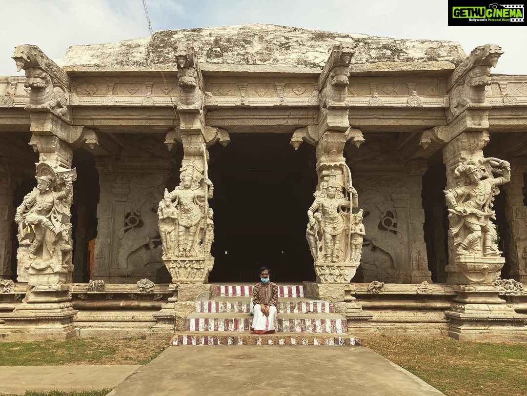 Amrutha Srinivasan Instagram - To the marvellous, beautiful things I took back with me on this trip to Thirunelveli :) I took all these pictures with so God damn much awe (except for the last one - where my dad was given specific instructions on framing π). There are so many more but these pictures just don't do any damn justice to the beauty of nature I felt, the architecture I was mesmerised by, or the drama and tension in the family that was going on behind the scenes. #peace