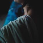 Amrutha Srinivasan Instagram - இளமையிலே காதல் வரும் எது வரையில் கூட வரும்? முழுமை பெற்ற காதல் எல்லாம் முதுமை வரை ஓடி வரும் என்னருகே நீ இருந்தால் இயற்கை எல்லாம் சுழலுவதேன் ? உன்னருகே நான் இருந்தால் உலகமெல்லாம் ஆடுவதேன் ? @dignifiedrepose :)