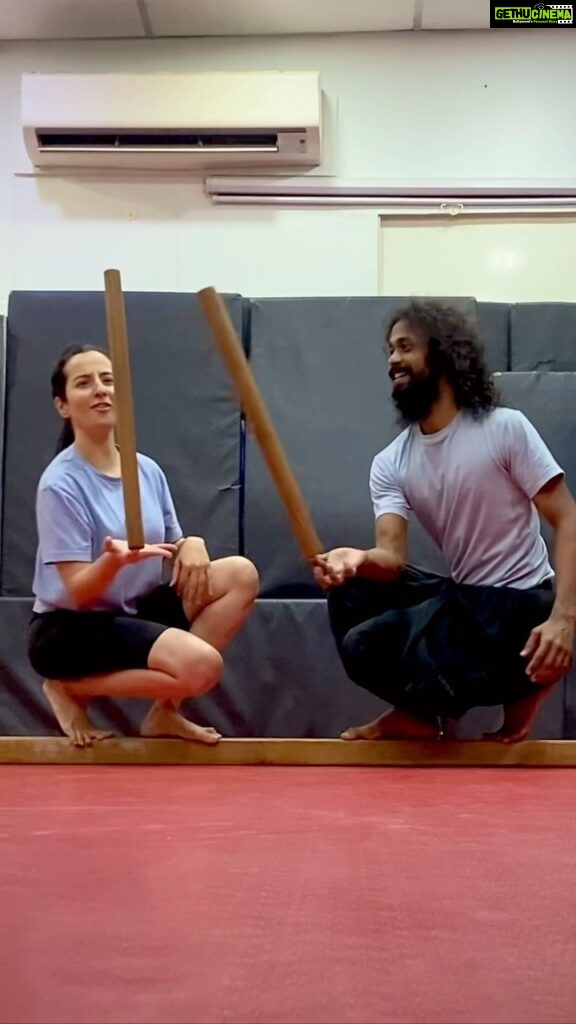 Amrutha Srinivasan Instagram - After some satisfying Air element training session @amruthasrini and @mind_body_exploration did the balancing split squat with stick balance challenge for 20 secs and @amruthasrini balanced like a pro.🔥 This challenge looks easy but the burning feel on the quads, ankle and to focus on the foot, finger balance will make the challenge more tougher.🔥 Be ready for more challenges Ams.🔥👊🏽 #naturalmovement #funchallenge #airelementtraining #mindfultraining