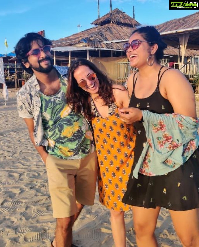 Amrutha Srinivasan Instagram - Here's a collection of pictures in no particular order to celebrate my number 1 gurl @shalinivijayakumar_ . Happy thirtday to you. Love you so God damn much. I've got your back forever. I'll post more gems soon.