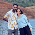 Amrutha Srinivasan Instagram - Love you 3000 as always, annoying moron. Happy happy happy birthdayyyy!! ♥️ @aravindnaga.in what's up danger? March April nalla seidhi sollunga. 😶‍🌫️ Mmmwaaahhh here's to oldage 😚 P.C.: @dignifiedrepose @vinothkishan
