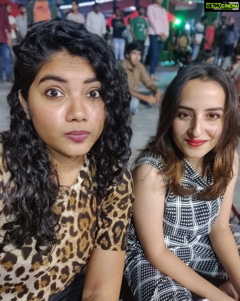 Amrutha Srinivasan Instagram - Here's a collection of pictures in no particular order to celebrate my number 1 gurl @shalinivijayakumar_ . Happy thirtday to you. Love you so God damn much. I've got your back forever. I'll post more gems soon.