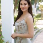 Amyra Dastur Instagram - 🦋 . . . Wearing @arbyrheakapoor Styled by @thenanditakohli Assisted by @bavleensethi HMUA @makeupbysoniakrishna Chandigarh, India
