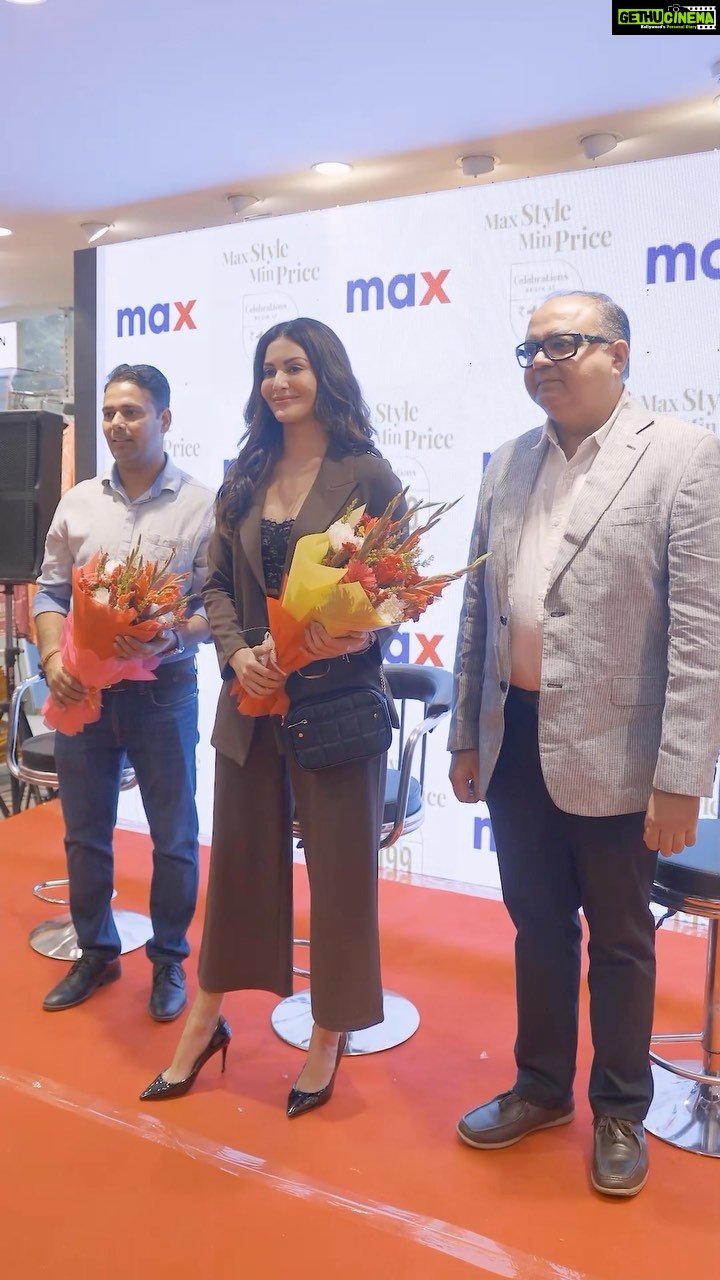 Amyra Dastur Instagram - A day in Delhi with @maxfashionindia 💫 . . . Wearing @maxfashionindia MUA @shivangiiupadhyay Shot by @portraitshelter Delhi, India