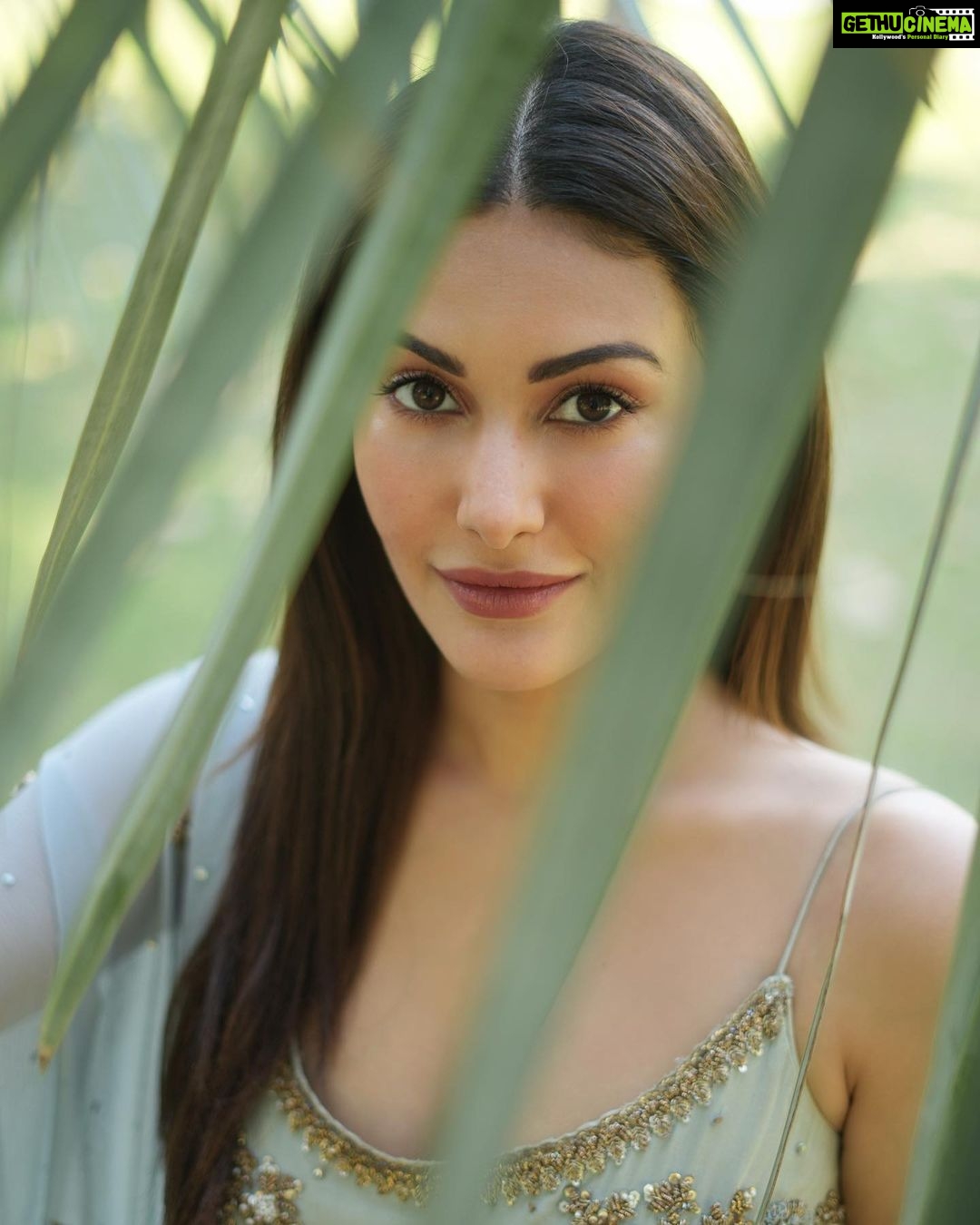 Amyra Dastur Instagram - Eye contact is a dangerous, dangerous thing. But lovely. Oh so lovely …….. . . . HMUA @makeupbysoniakrishna Styled by @thenanditakohli Outfit @arbyrheakapoor Chandigarh, India