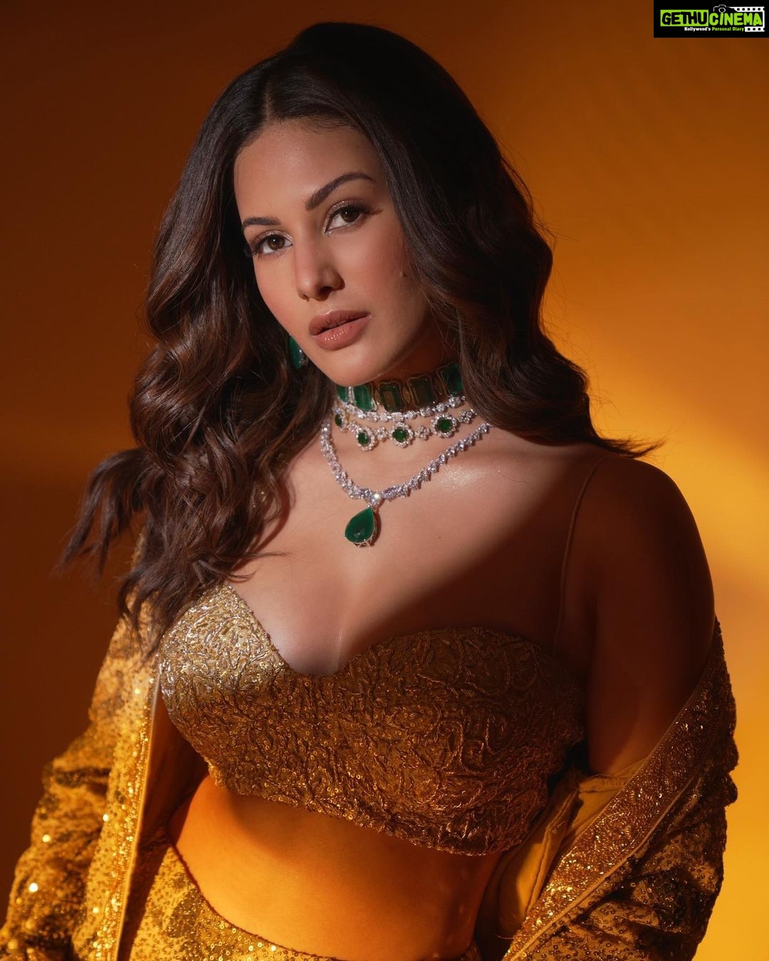 Amyra Dastur - 236.8K Likes - All that glitters ✨
.
.
.
Wearing @printsbyradhika
Jewellery @karishma.joolry & @preciouscollectionjewellounge
Styled by @richamehta1990
Hair @kimberlyychu
MUA @anumariyajose
Shot by @popmercy