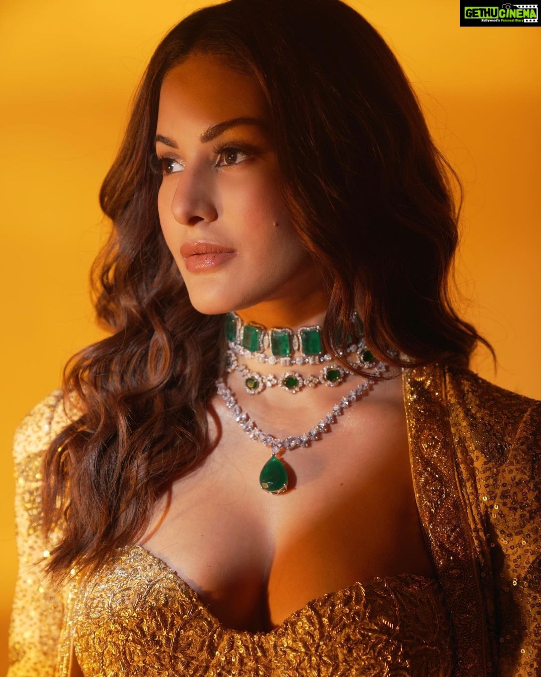 Amyra Dastur - 236.8K Likes - All that glitters ✨
.
.
.
Wearing @printsbyradhika
Jewellery @karishma.joolry & @preciouscollectionjewellounge
Styled by @richamehta1990
Hair @kimberlyychu
MUA @anumariyajose
Shot by @popmercy