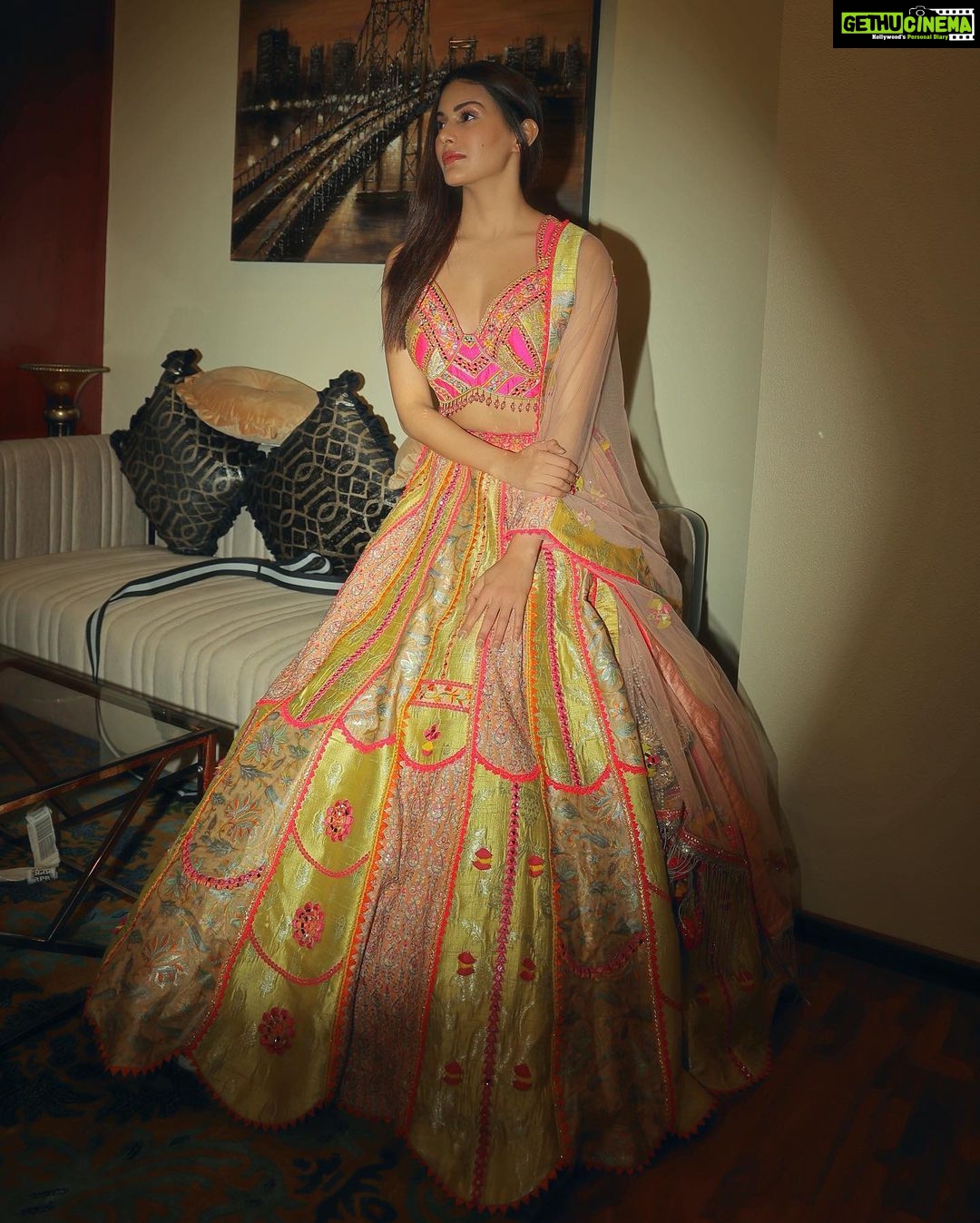 Amyra Dastur Instagram - Rangeela ✨ . . . Wearing @lizpaulofficial Styled by @thenanditakohli Assisted by @_bavleensethi 📸 @portraitshelter Raipur City (Chhattisgarh)