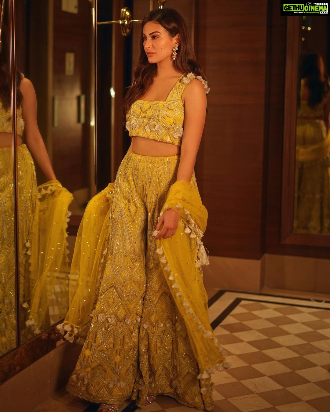Amyra Dastur Instagram - ☀️ . . . In @payalsinghal for #cdc promotions 🕊️ . . . Styled by @thenanditakohli Assisted by @_bavleensethi Jewellery @jewellerybydivyachugh HMUA @makeupbysoniakrishna Chandigarh, India