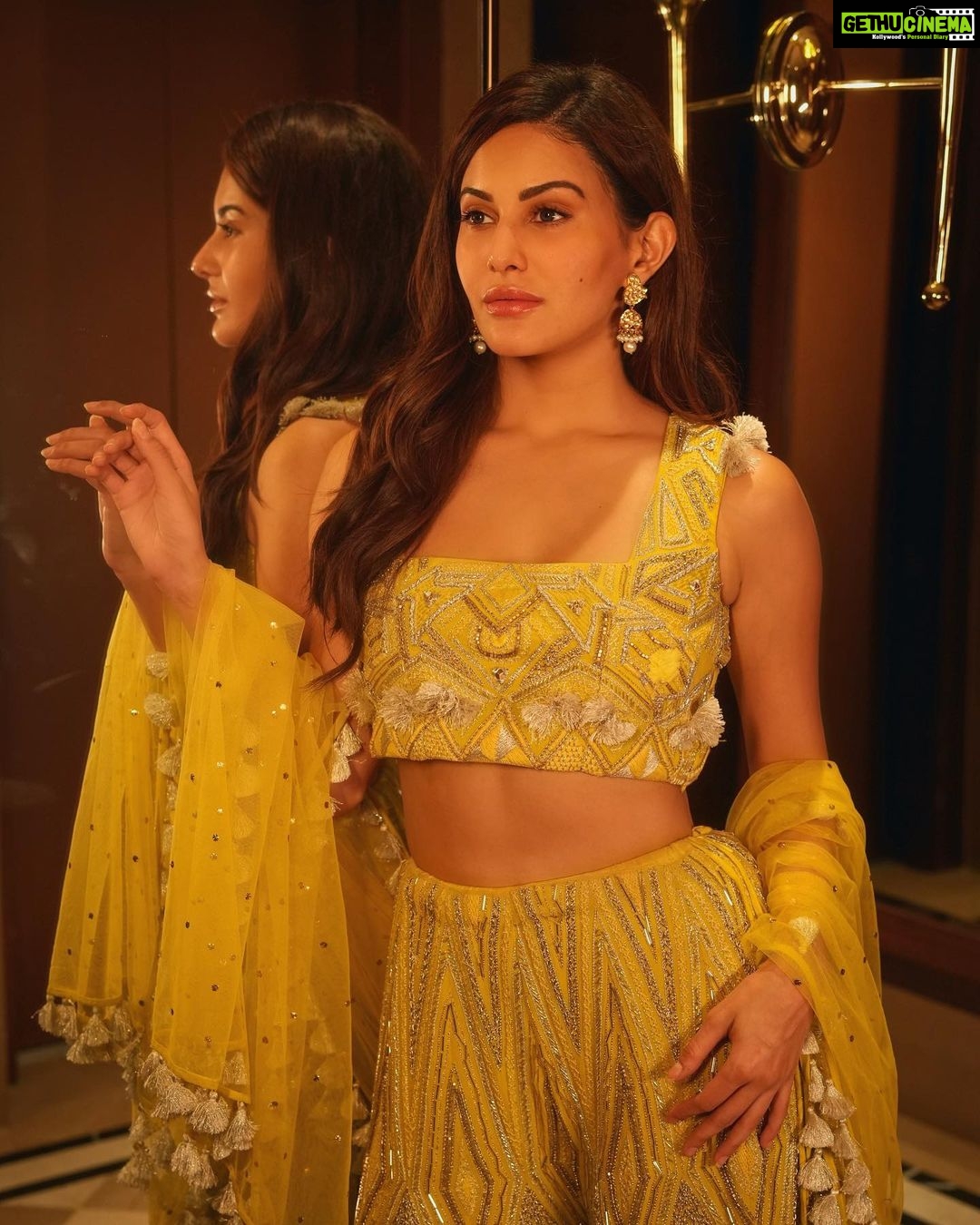 Amyra Dastur Instagram - And it was all yellow βοΈ . In @payalsinghal for #chidiyandachamba promotions ποΈ . Earrings @jewellerybydivyachugh Styled by @thenanditakohli Assisted by @_bavleensethi HMUA @makeupbysoniakrishna Chandigarh, India