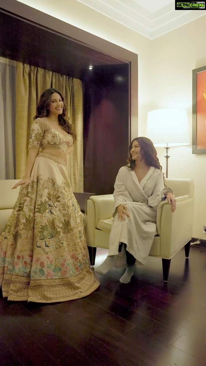 Amyra Dastur Instagram - Seeing Double? Now that’s a Waow 😉 . . . 📸 @portraitshelter Bangalore, India