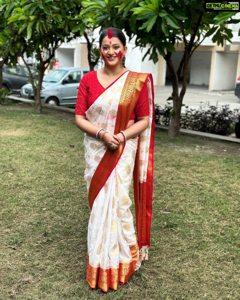 Anamika Chakraborty Instagram - Shubho Bijoya Dashami! ❤️🙏🏻 Bhalo thakben , bhalo rakhben! 🧿