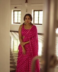 Ananya Instagram - May the Goddess of Wisdom and Knowledge bless you with knowledge and enlighten your soul.

Styling :  @amritha_lakshmi___  @styledby_al_ 
Photographer : @yaami____ 
Mua : @sreegeshvasan_makeupartist 
Costume :  @aydhab 
Jewellery : @goodwillcollectionskerala
Location :  @azora.hotels
Bts : @__naim.___

#navratri #dandiyanights #festival