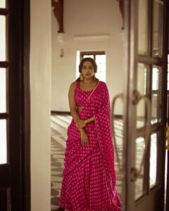 Ananya Instagram - May the Goddess of Wisdom and Knowledge bless you with knowledge and enlighten your soul.

Styling :  @amritha_lakshmi___  @styledby_al_ 
Photographer : @yaami____ 
Mua : @sreegeshvasan_makeupartist 
Costume :  @aydhab 
Jewellery : @goodwillcollectionskerala
Location :  @azora.hotels
Bts : @__naim.___

#navratri #dandiyanights #festival