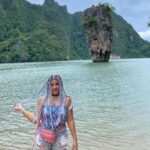 Ananya Agarwal Instagram - blue skies, denim shorts and a salty tan🌺🥥