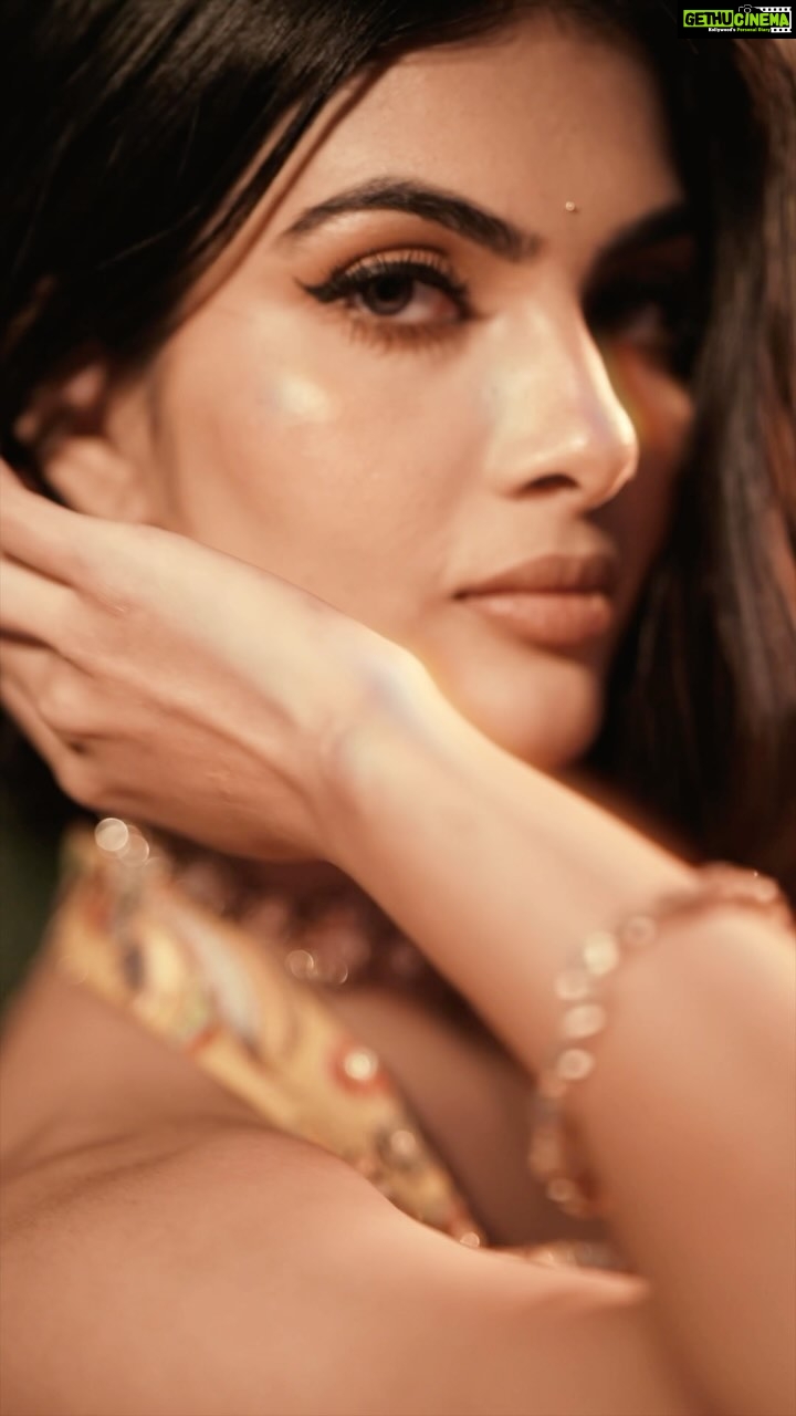 Ananya Rao Instagram - Let your soul glow ✨ . . . Project designer : @shamini_shankar_official Photographer and team: @murlee_photography / @_xavierphotography_ Makeup/Hair : @ratnamakeupartist Costume: @rihanadesigner Jwelery: @vummidibangaru