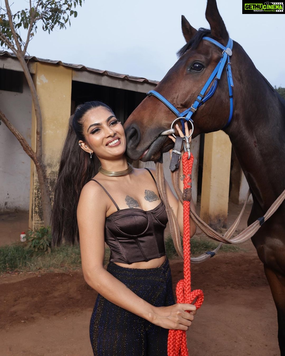 Ananya Rao Instagram - Happy in my own world🥰 #shoot #horse #newme #new #change #pretty #strong #alive #love #happymood #stronghead #peaceful #beauty #beautiful #feelingblessed #prettyhot #ananya #feltpretty #southindiangirls #south #indiangirls #india #instagram #instagood #instadaily #soul #glow #tattoo #tattoos #ananya #twins