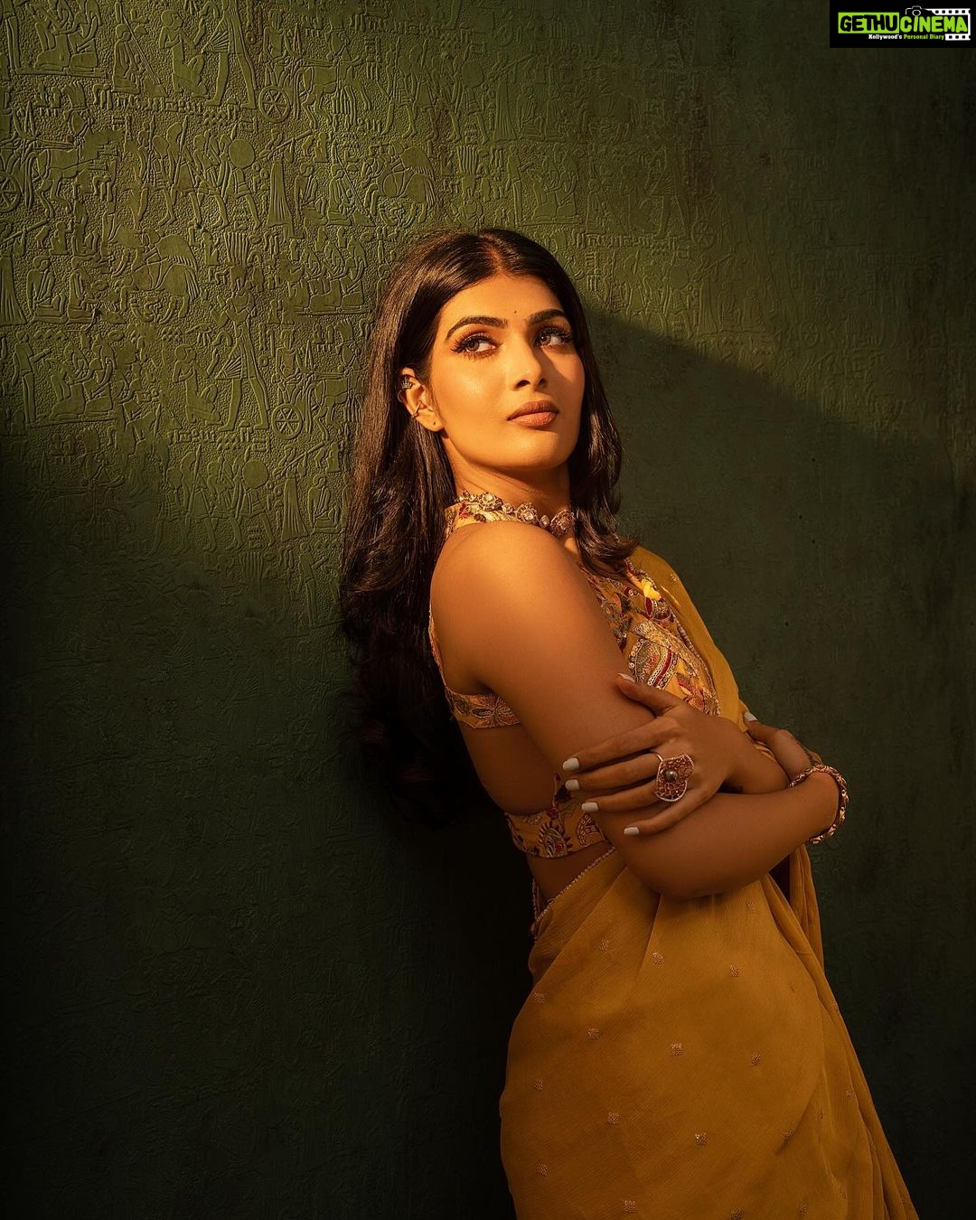 Ananya Rao Instagram - Glam-ing through life ✨ . . Project designer : @shamini_shankar_official Photographer and team: @murlee_photography @_xavierphotography_ Makeup/Hair : @ratnamakeupartist Costume: @rihanadesigner Jwelery: @vbj_1900