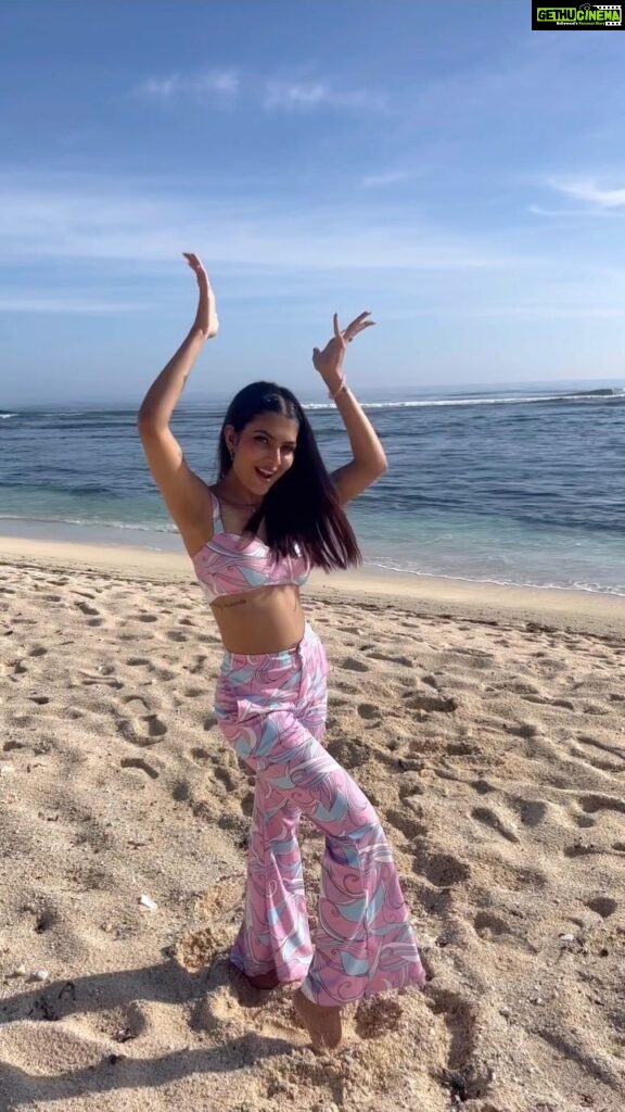 Ananya Rao Instagram - Rani feels in 🇲🇺 Mauritius ♥️🙈 Happy mood sponsored by @gtholidays.in ♥️ 📷 credits: @mauritius_photo_video ♥️ #hit #tiktokdance #tiktoklove #tiktokindia #tiktoklover #tiktok #tiktoktwins #tiktokgirls #twindancers #twinster #twingoals #twins #goals #dancer #dancers #dancelove #dancersofinstagram #southindiangirls #southindiandance #reels #reelsinstagram #instagramreels #ananyaapoorva #ananya Mauritius, Indian Ocean, Africa