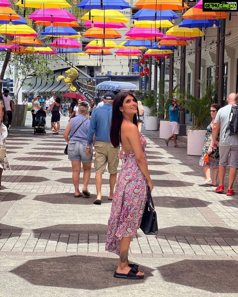 Ananya Rao Instagram - A day well spent with @gtholidays.in 😍 Filled with colors and beautiful history in the south and north island tour Mauritius ♥️🇲🇺. Couldn’t have asked for a more colourful day. Holiday partner @gtholidays.in #mauritius #holiday #solotravel #livingthelife #happy #travel #travelphotography Le Caudan Waterfront