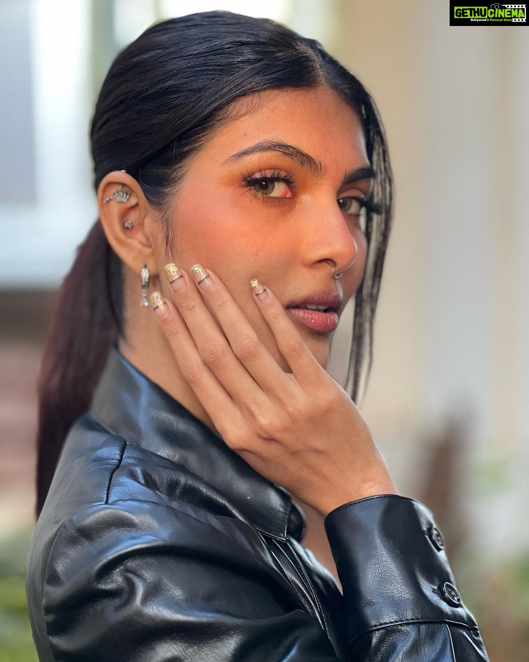 Ananya Rao Instagram - Loving these Amazing nails by @hairandnailbychunku Thank you @toniandguyindia 😁♥️