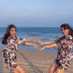 Ananya Rao Instagram - #besharamrang 🙈 #hit #tiktokdance #tiktoklove #tiktokindia #tiktoklover #tiktok #tiktoktwins #tiktokgirls #twindancers #twinster #twingoals #twins #goals #dancer #dancers #dancelove #dancersofinstagram #southindiangirls #southindiandance #reels #reelsinstagram #instagramreels #ananyaapoorva #ananya