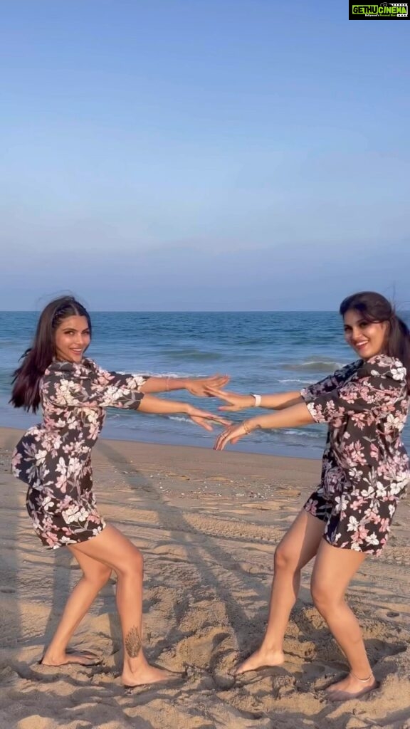 Ananya Rao Instagram - #besharamrang 🙈 #hit #tiktokdance #tiktoklove #tiktokindia #tiktoklover #tiktok #tiktoktwins #tiktokgirls #twindancers #twinster #twingoals #twins #goals #dancer #dancers #dancelove #dancersofinstagram #southindiangirls #southindiandance #reels #reelsinstagram #instagramreels #ananyaapoorva #ananya