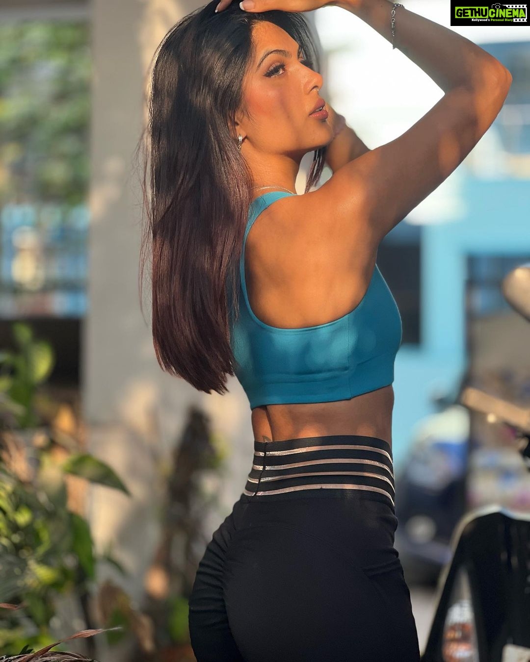 Ananya Rao Instagram - You were my cup of TEA ! PS i never liked TEA ! . . . #fitness #fit #gym #gymtime #fitnessmotivation #fitnessgoals #gymlover 💪🏻😎 #mass #fun #workout #tamilnadu #strength #strong #beast #beastmode #activated #gymfreaks #crazy #sogood #instafitness #instagood #masssong #hussle #gymfreaks #bff #twins #twin #ananyaapoorva #ananya