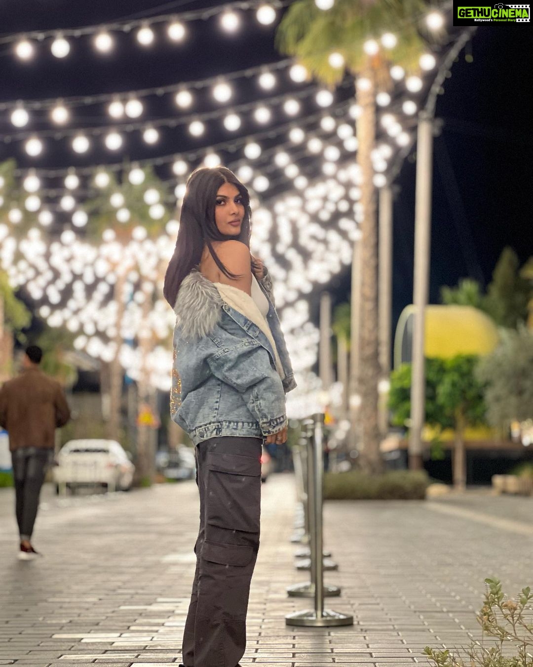 Ananya Rao Instagram - Felt cute🌸 #dubai #newme #new #change #pretty #strong #alive #love #happymood #stronghead #peaceful #beauty #beautiful #feelingblessed #prettyhot #ananya #feltpretty #southindiangirls #south #indiangirls #india #instagram #instagood #instadaily #soul #glow #tattoo #tattoos #ananya #twins Dubai, United Arab Emirates