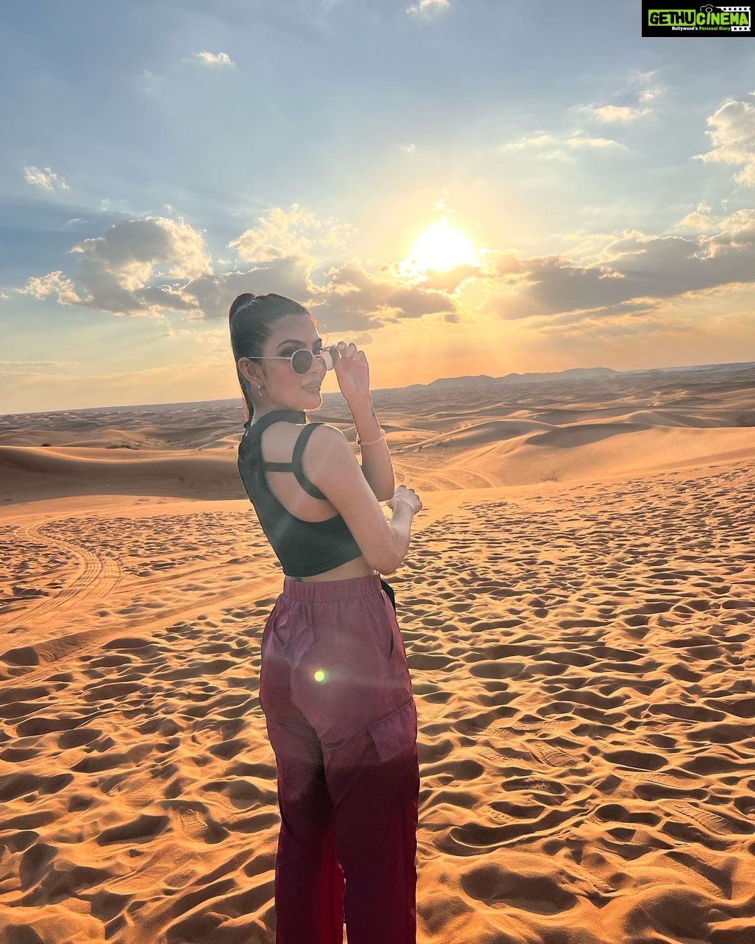 Ananya Rao Instagram - The view was 10/10 😎 #view #dubai #desert #desertsafari #happy #newyear #beautiful #love Dubai, United Arab Emirates