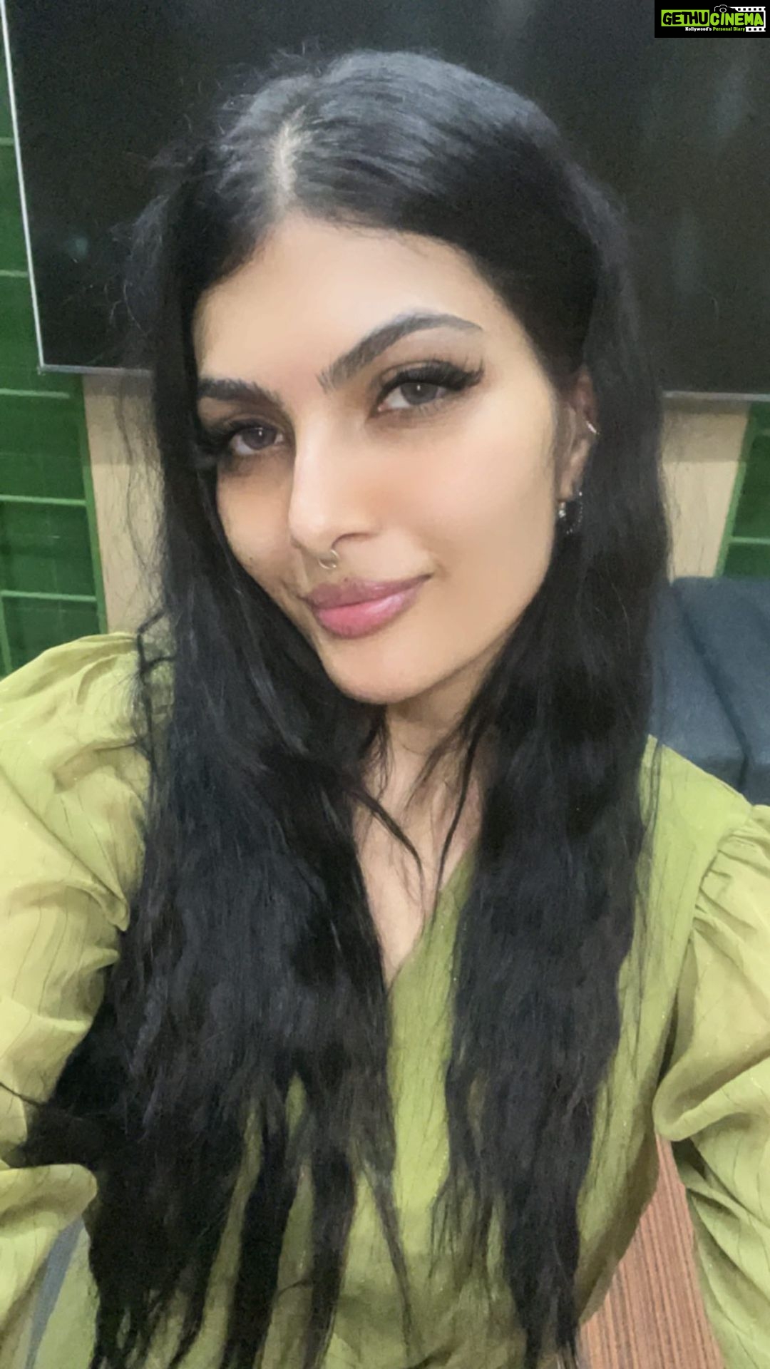 Ananya Rao Instagram - Exclusive live with #BiggBossTamil contestant #AnanyaSRao 😊 #RendulaOnnuPaakkalaam #BiggBossTamil #BBT #BBTamilSeason7 #பிக்பாஸ் #VijayTelevision #VijayTV