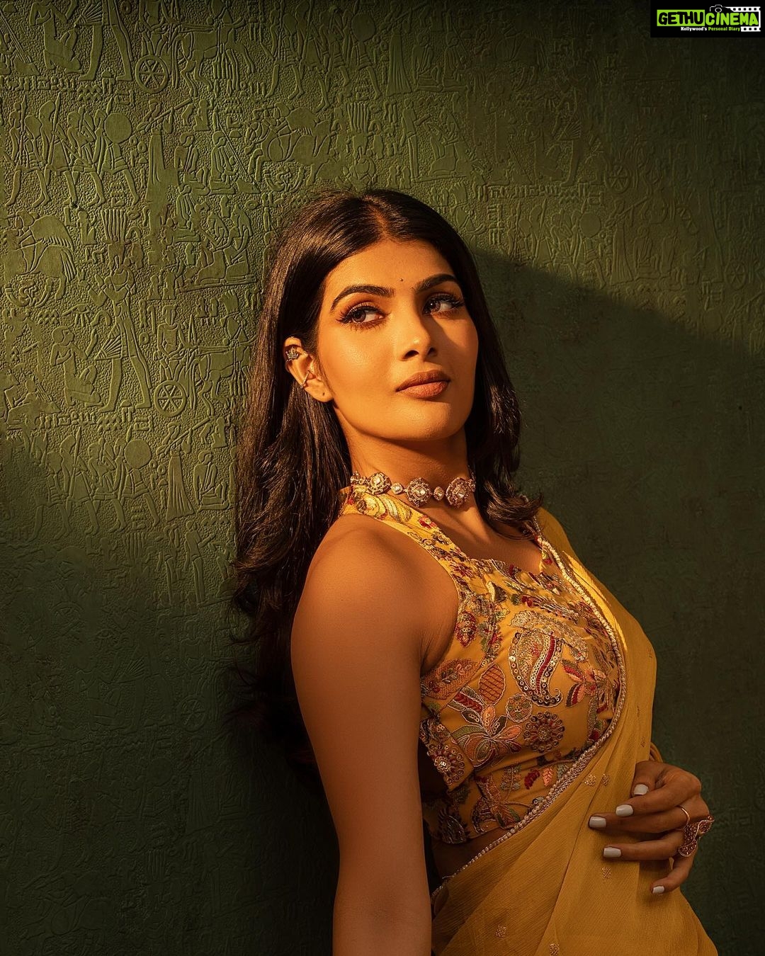 Ananya Rao Instagram - Glam-ing through life ✨ . . Project designer : @shamini_shankar_official Photographer and team: @murlee_photography @_xavierphotography_ Makeup/Hair : @ratnamakeupartist Costume: @rihanadesigner Jwelery: @vbj_1900