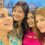 Anara Gupta Instagram - meri zindagi mei dosto ki bahut ahmiyat hei😘😘😘😘