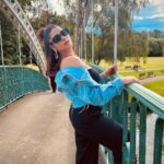 Anara Gupta Instagram - मैं बैचैन सी लगती हूँ वो राहत जैसा लगताहैं, मैं खो जाती हूँ ख्वाबो में, वो भीतर मेरे जगता हैं। #aa #anara #anaragupta #ootd #picoftheday #photography #photo #photooftheday #instagram #instagood #instadaily #instalike #insta River Ouse - Bedford Embankment