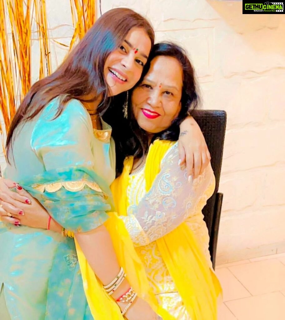 Anara Gupta Instagram - Happy Birthday Anu Always Be Happy May All Your Dreams Come True Happy Birthday Your Most Beautiful pic Is With Your Mummy ✨ God Bless You ❤😘@anaraguptaactress Enjoy your day 🤟🍾🍰😎 #birthdaygirl #happybirthday #godblessu #anaragupta #loveyou 🫂 Anu Keep smiling 😄💪 Uttarakhand