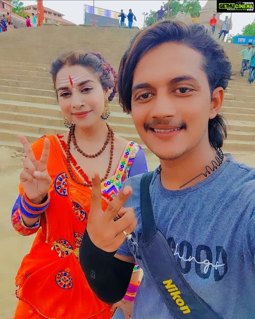Anara Gupta Instagram - जन्मदिन की ढेर सारी शुभकामनाएं. Mam आप हमेसा मुस्कुराते रहिये महादेव आपको हमेसा स्वस्थ रखे।।🤞😍🙏@anaraguptaactress आपके साथ की पुराने पल की यादें आज ताजा हो गई।। 😍❤❤ @anaraguptaactress @actor.aayu #happybirthday Mumbai, Maharashtra