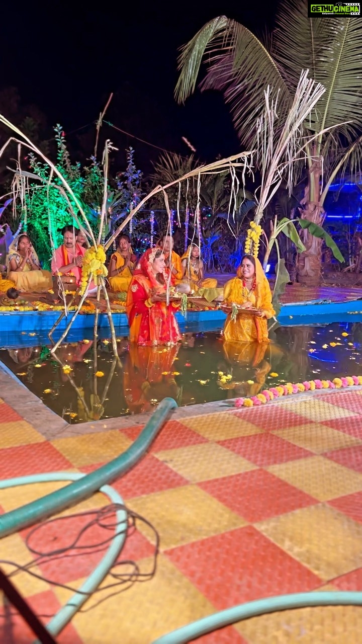 Anara Gupta Instagram - Ugi he suruj mal naiyo na dole , Koyaliya bole ho gaile bhor bhinsara š.. @singhpawan999 bhaiya ššā¦ Beautiful chhath geet comming @anaraguptaactress ji , @vinaybiharibjp bhaiya , @singermamtaraut ji .. Jay chhathi maiya .. Keep blessings and love šš