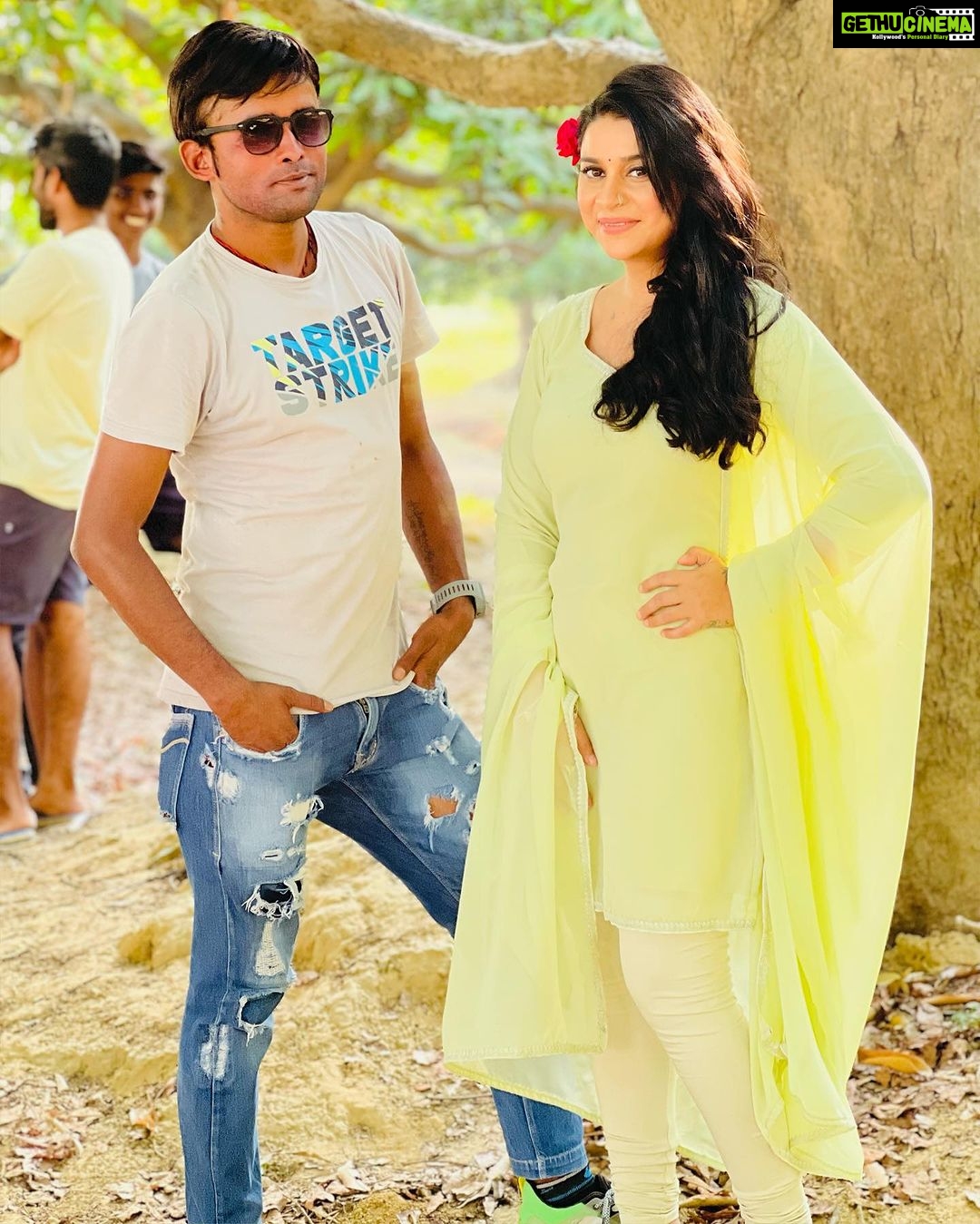 Anara Gupta Instagram - Happiest birthday @prasun.y 🎉🎂 … tum Ek hard working ladke ho mata Rani tumhe khoob blessing de , jeevan mein bahut Tarki karo meri yeah subhkaamnayein hain 😇🧿 hamesha khush reho , swasth reho Aur mast reho …. 😍 #aa #anaragupta #anara #parsunyadav #birthdayboy #ootd #picoftheday #photooftheday #photooftheday #photography #instagood #instagram #instadaily Goa, Morgim