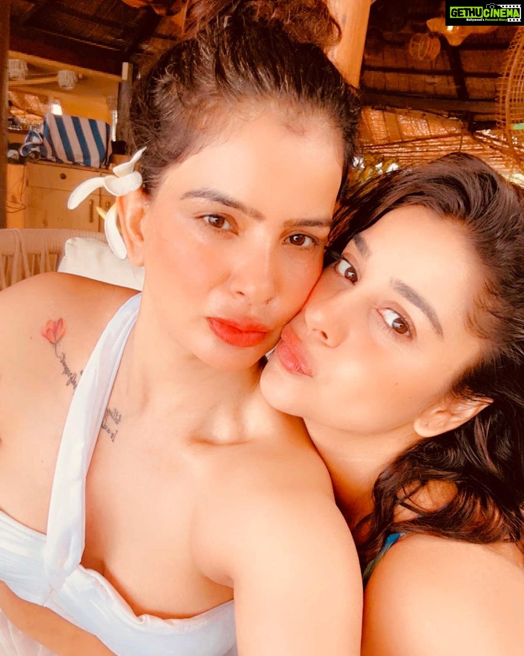 Anara Gupta Instagram - Birthday vibe is still going on with my love 😍 @aarti_randhawa ❤️🧿 #aa #anara #anaragupta #aartirandhawa #ootd #picoftheday #photooftheday #photo #pictureoftheday #photography #instagood #instagram #instadaily #instalike #instamood #instamood #instapic Morjim beach Goa
