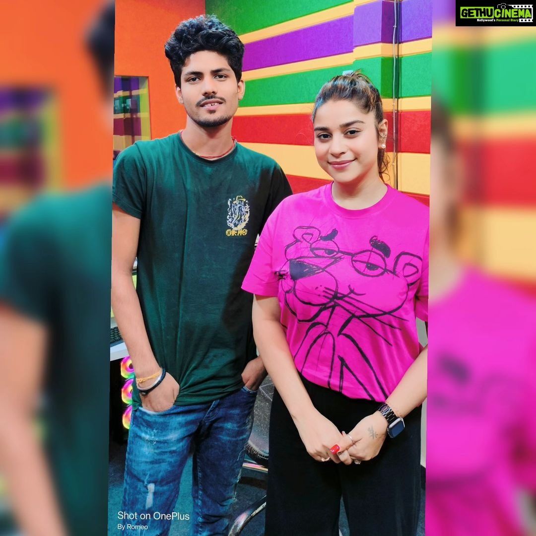 Anara Gupta Instagram - Bhojpuri qween Actress Anara Gupta ji ke sath me (RamRaj Studio Mumbai 🎙️)