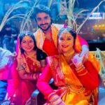 Anara Gupta Instagram - This is very cute picture @pradeeppandey_chintu and @smritysinha_official , can’t miss to post ,,, straight from chaath special shoot for @zeebiskope with my lovely friends ❤️🧿 #aa #chaathspecial #anarabyanalerida #anaragupta #smritysinha #pradeeppandeychintu
